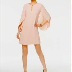 Jessica Simpson’s Tulip Sleeve Keyhole Dress